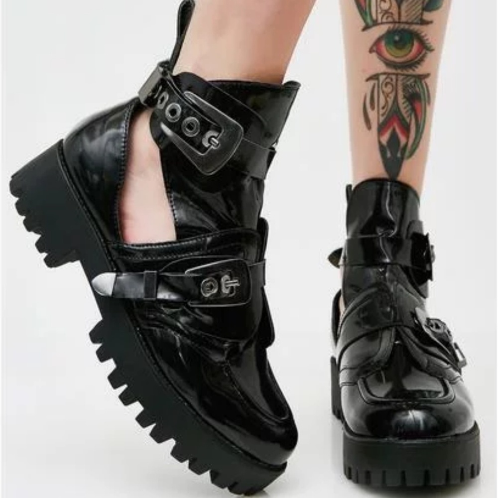 🖤Dolls Kill Patent Leather Buckle Boots🖤